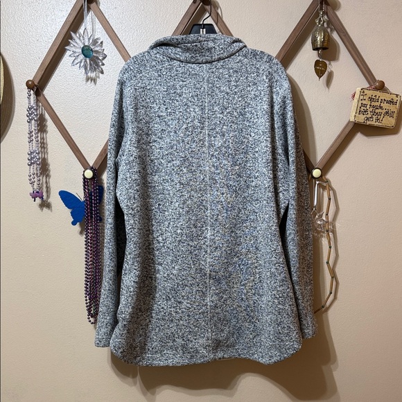 Columbia Gray and White Women's Sweatshirt - Picture 8 of 8